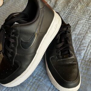 Women’s Black Air Force 1 black/black size 8